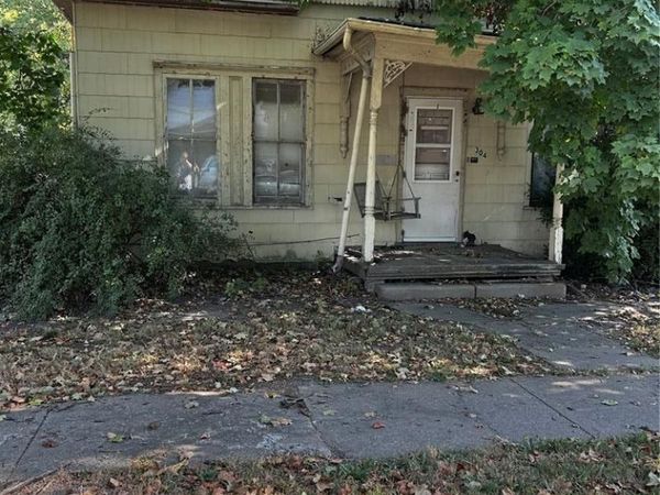 304 N Spruce Street, Nokomis, IL 62075