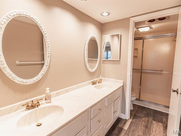 590 Sarah Lane, Unit 208, Creve Coeur, MO 63141