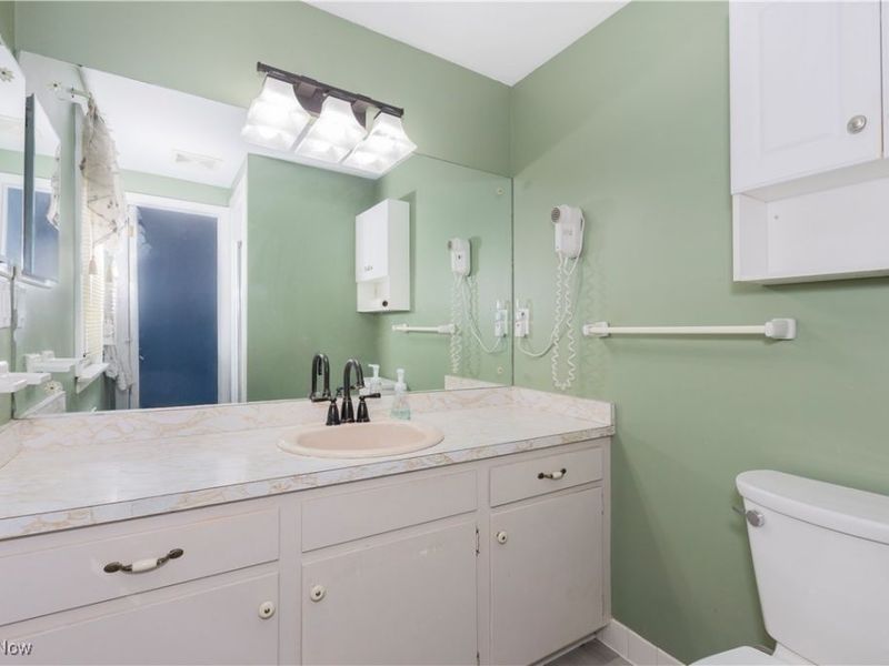 950 Colony Drive, Cleveland, OH 44143 Photo 27