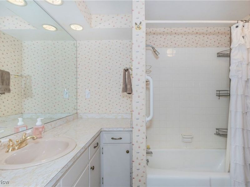 950 Colony Drive, Cleveland, OH 44143 Photo 30