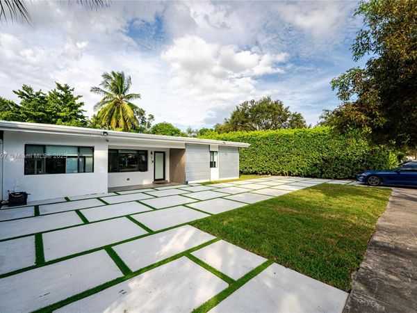 511 NE 134th St, North Miami, FL 33161