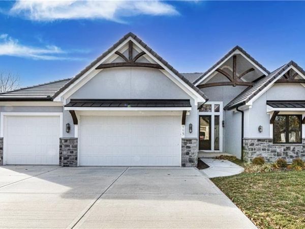 115 Teton Ridge, Lake Winnebago, MO 64034