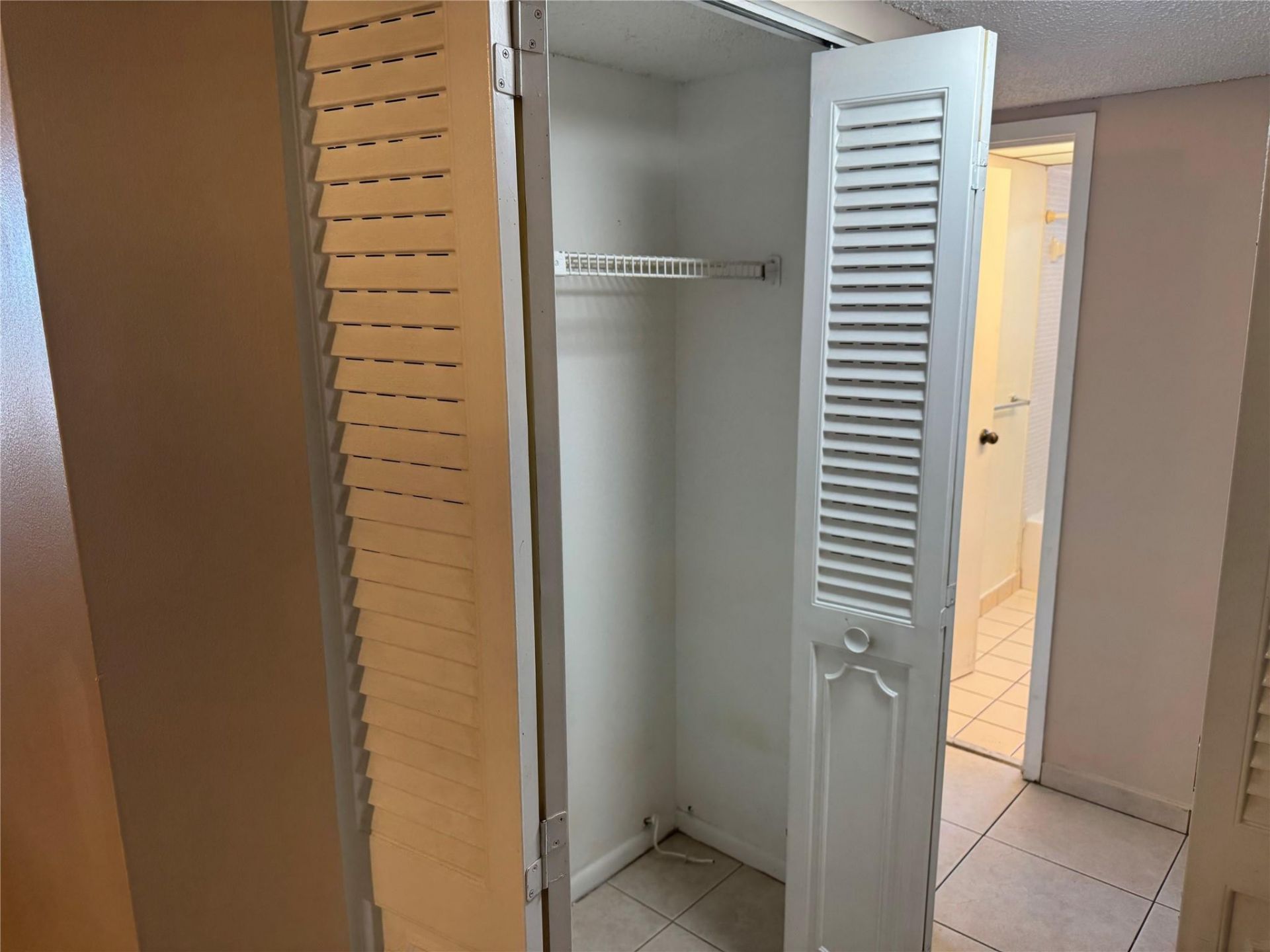 2860 Somerset Drive, Unit 317K, Fort Lauderdale, FL 33311 Photo