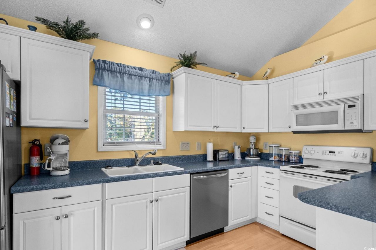 6001-8052 S Kings Hwy. Photo 16