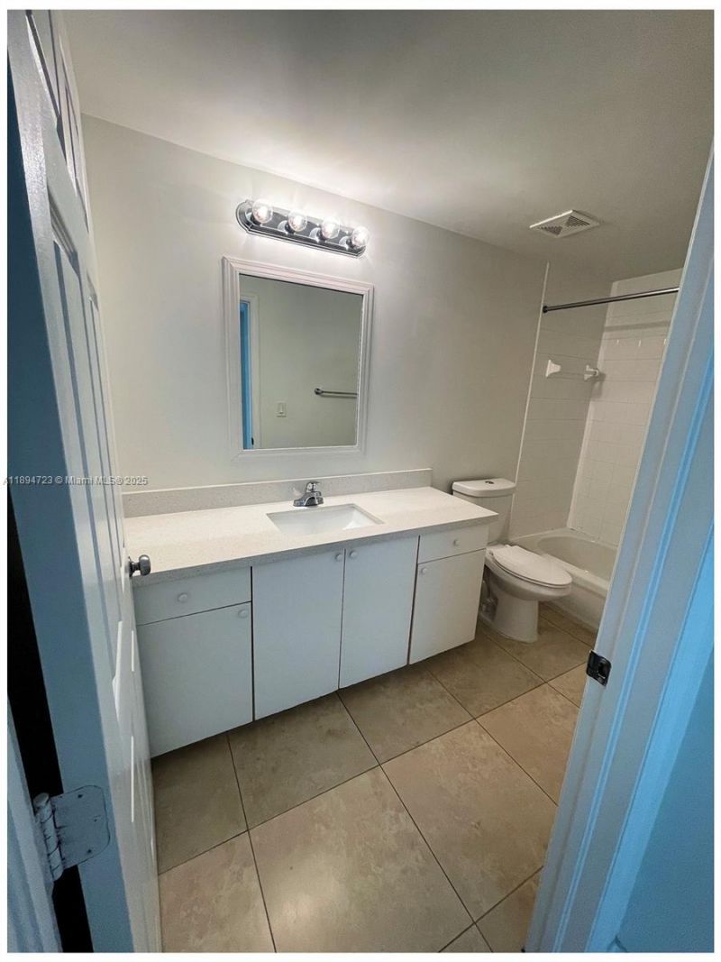 50 Menores Ave, Unit 717, Coral Gables, FL 33134 Photo