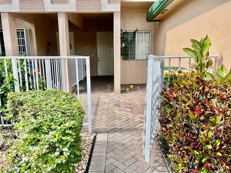 7932 Exeter Cir W, Unit 7932, Tamarac, FL 33321 Photo