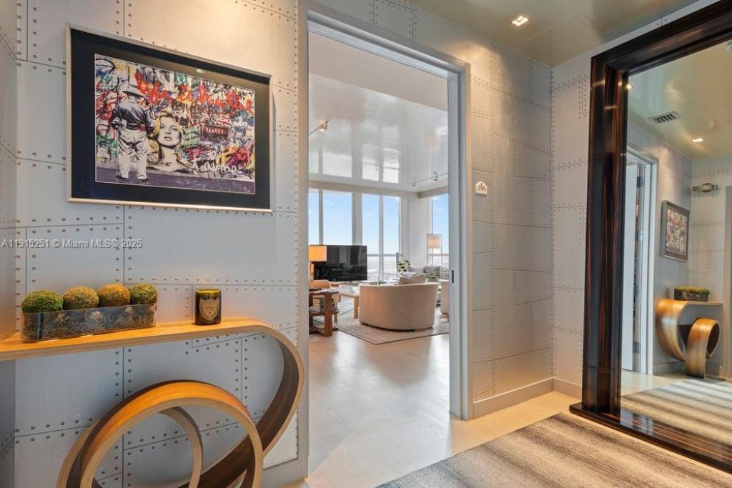 50 S Pointe Dr, Unit 2703, Miami Beach, FL 33139 Photo