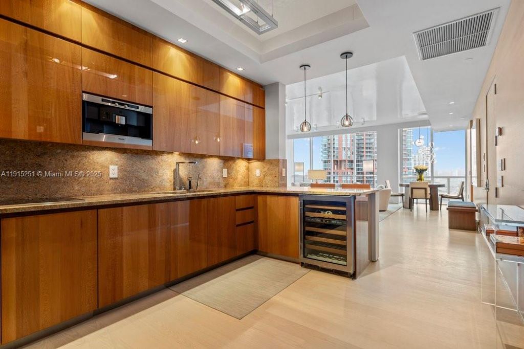 50 S Pointe Dr, Unit 2703, Miami Beach, FL 33139 Photo