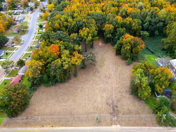 1233 W RAINES RD, Memphis, TN 38109