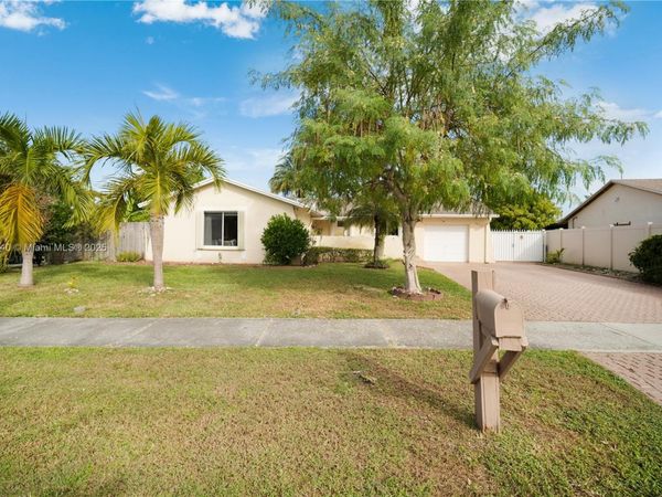 13249 SW 86th Ln, Miami, FL 33183