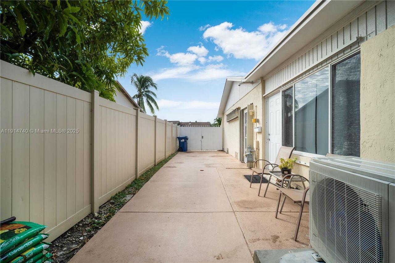 13249 SW 86th Ln, Miami, FL 33183 Photo