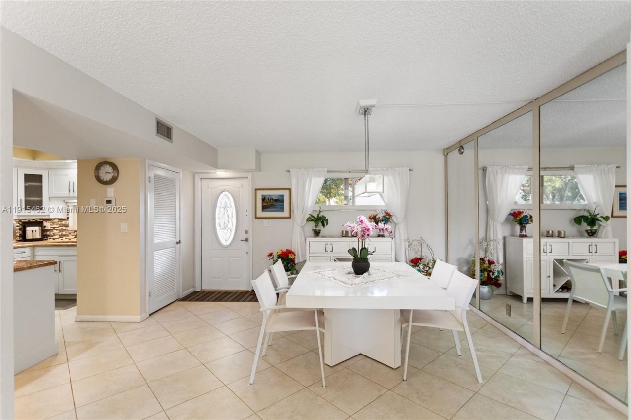 9820 S Hollybrook Lake Dr, Unit 16-105, Pembroke Pines, FL 33025 Photo