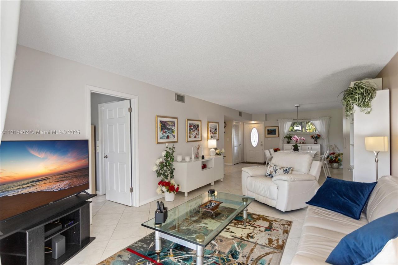 9820 S Hollybrook Lake Dr, Unit 16-105, Pembroke Pines, FL 33025 Photo