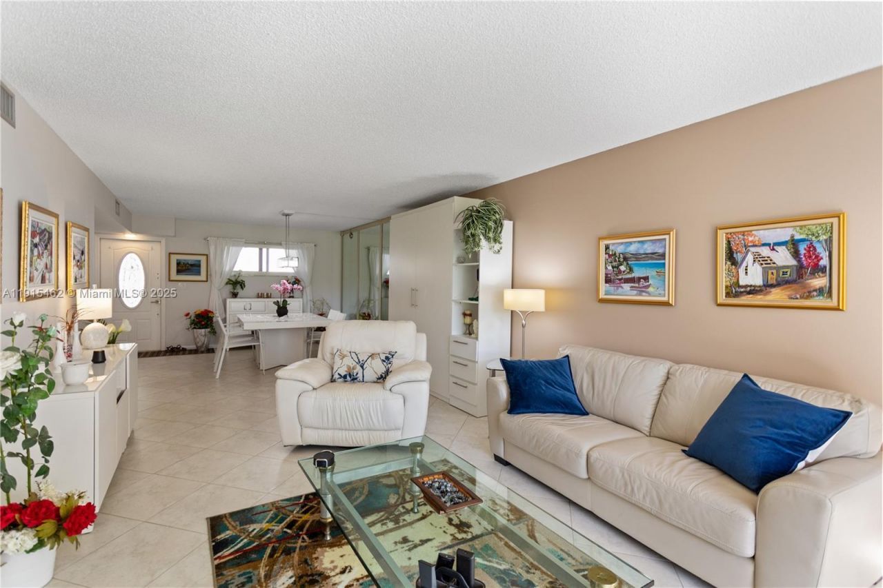 9820 S Hollybrook Lake Dr, Unit 16-105, Pembroke Pines, FL 33025 Photo