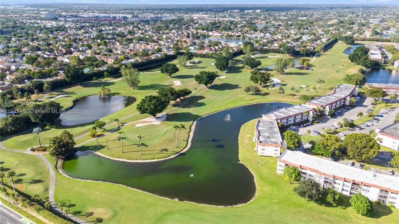 9820 S Hollybrook Lake Dr, Unit 16-105, Pembroke Pines, FL 33025 Photo