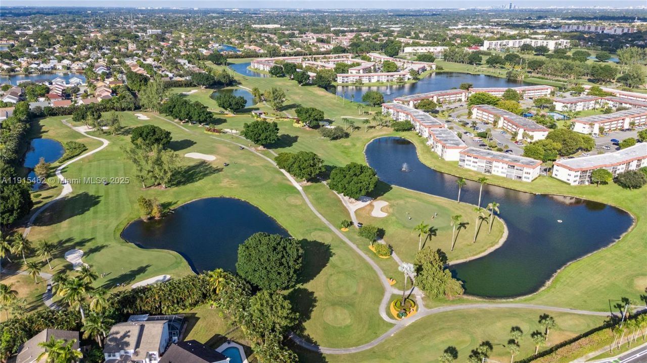 9820 S Hollybrook Lake Dr, Unit 16-105, Pembroke Pines, FL 33025 Photo