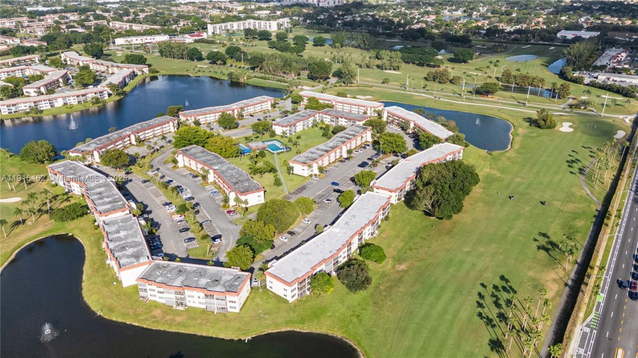 9820 S Hollybrook Lake Dr, Unit 16-105, Pembroke Pines, FL 33025 Photo