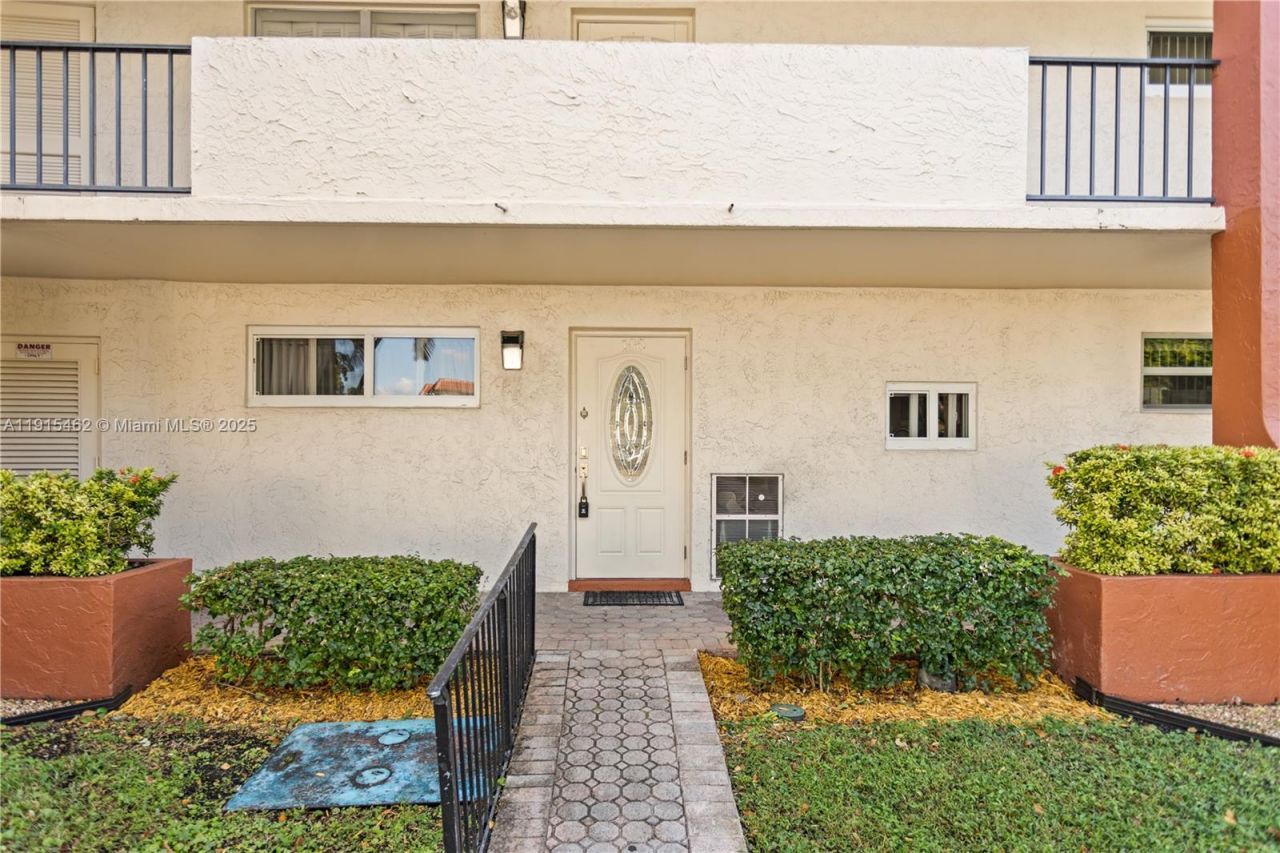 9820 S Hollybrook Lake Dr, Unit 16-105, Pembroke Pines, FL 33025 Photo