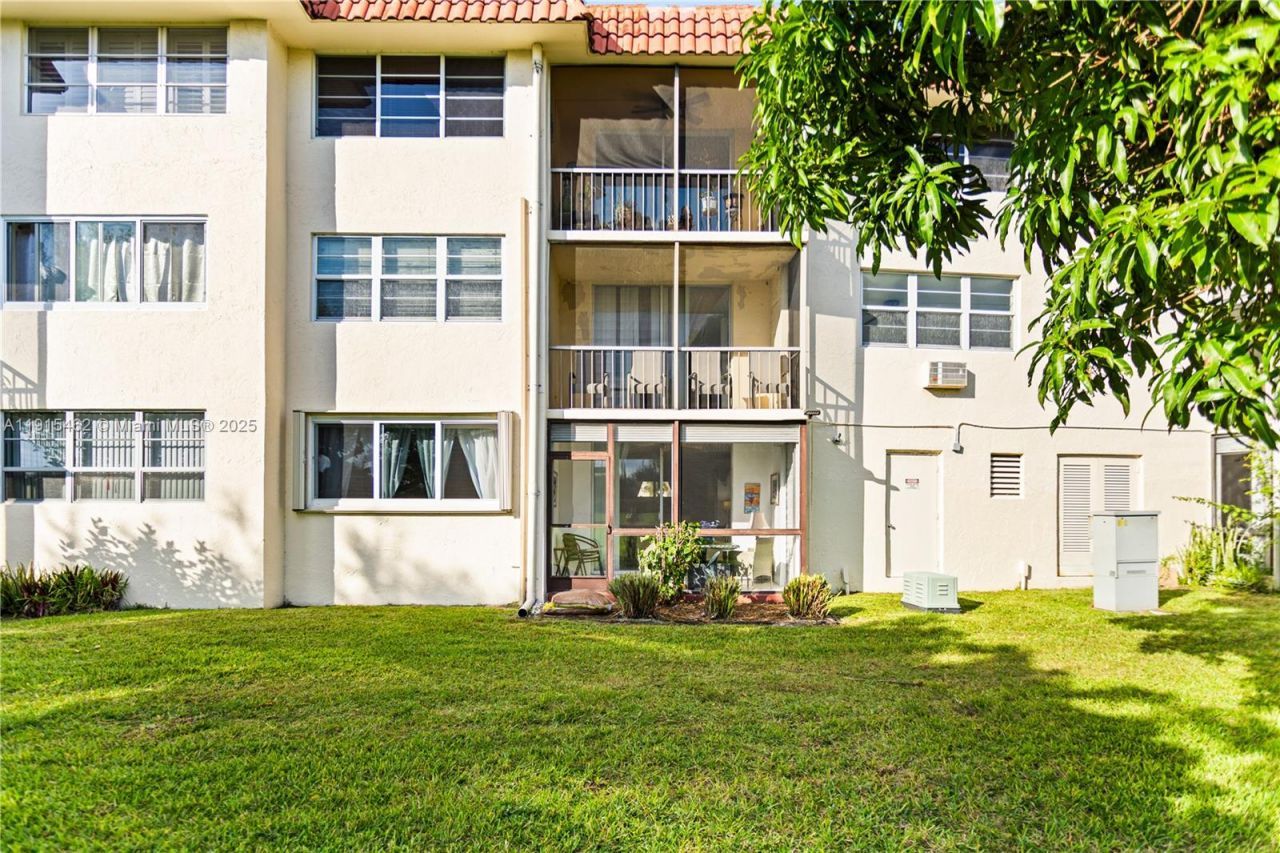 9820 S Hollybrook Lake Dr, Unit 16-105, Pembroke Pines, FL 33025 Photo