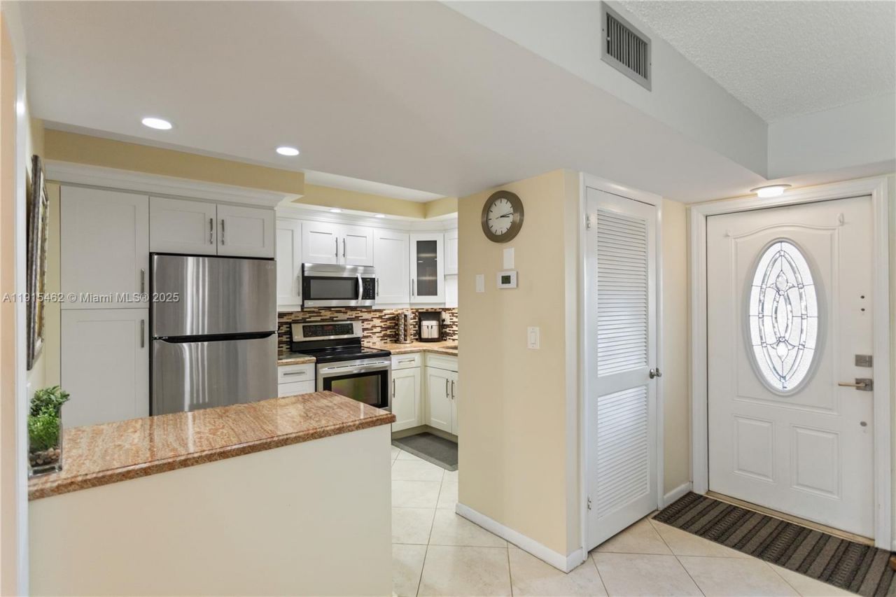 9820 S Hollybrook Lake Dr, Unit 16-105, Pembroke Pines, FL 33025 Photo