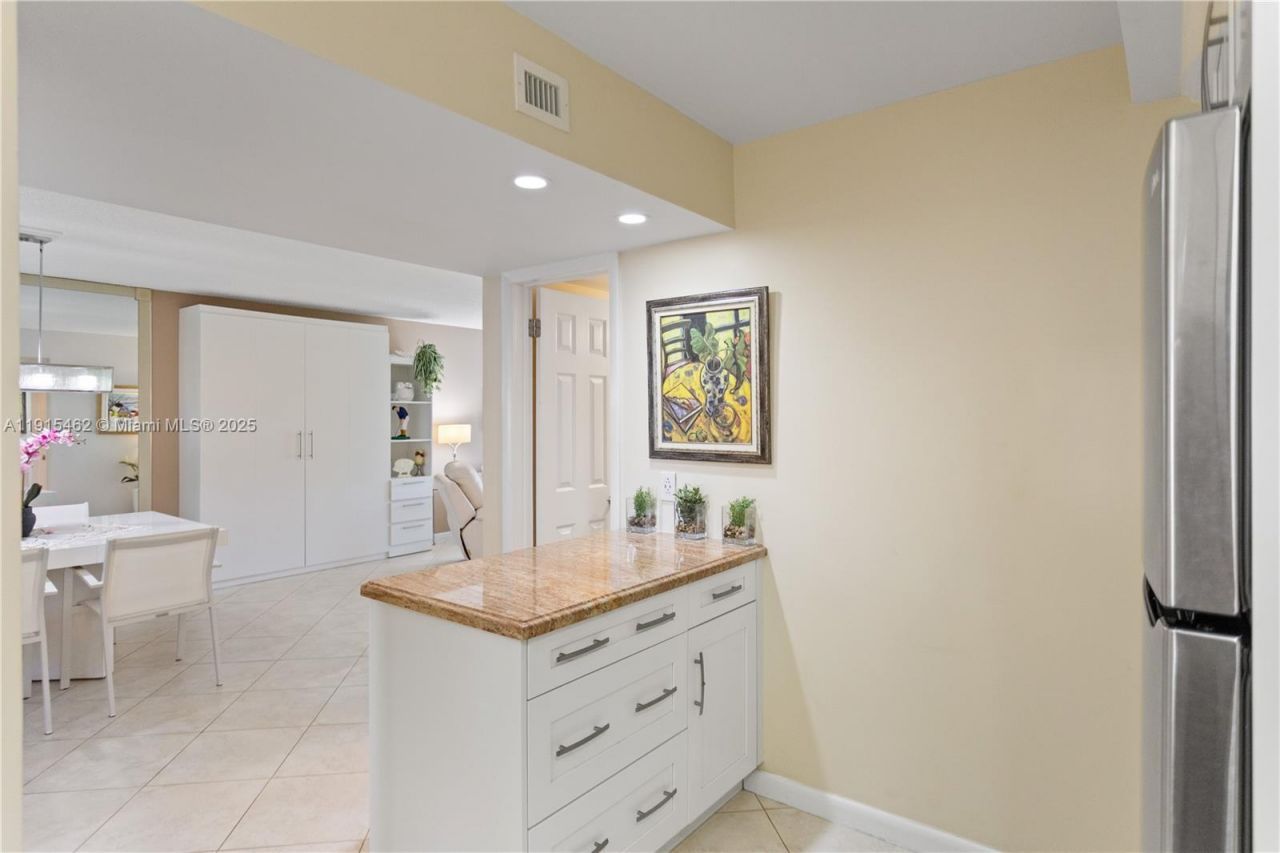 9820 S Hollybrook Lake Dr, Unit 16-105, Pembroke Pines, FL 33025 Photo