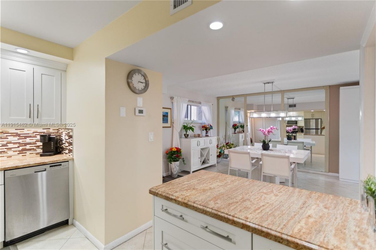 9820 S Hollybrook Lake Dr, Unit 16-105, Pembroke Pines, FL 33025 Photo