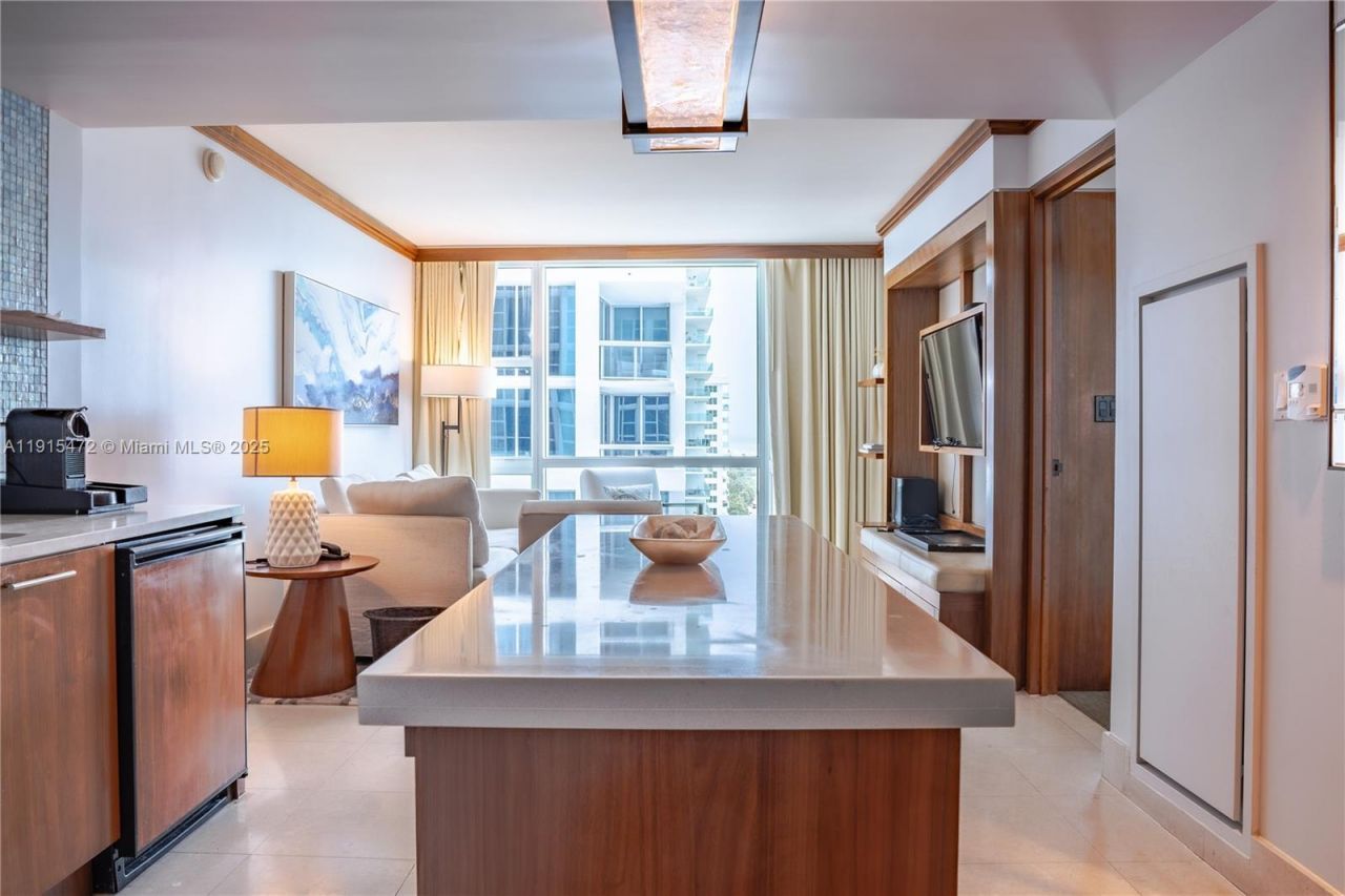 6801 Collins Ave, Unit 1002, Miami Beach, FL 33141 Photo