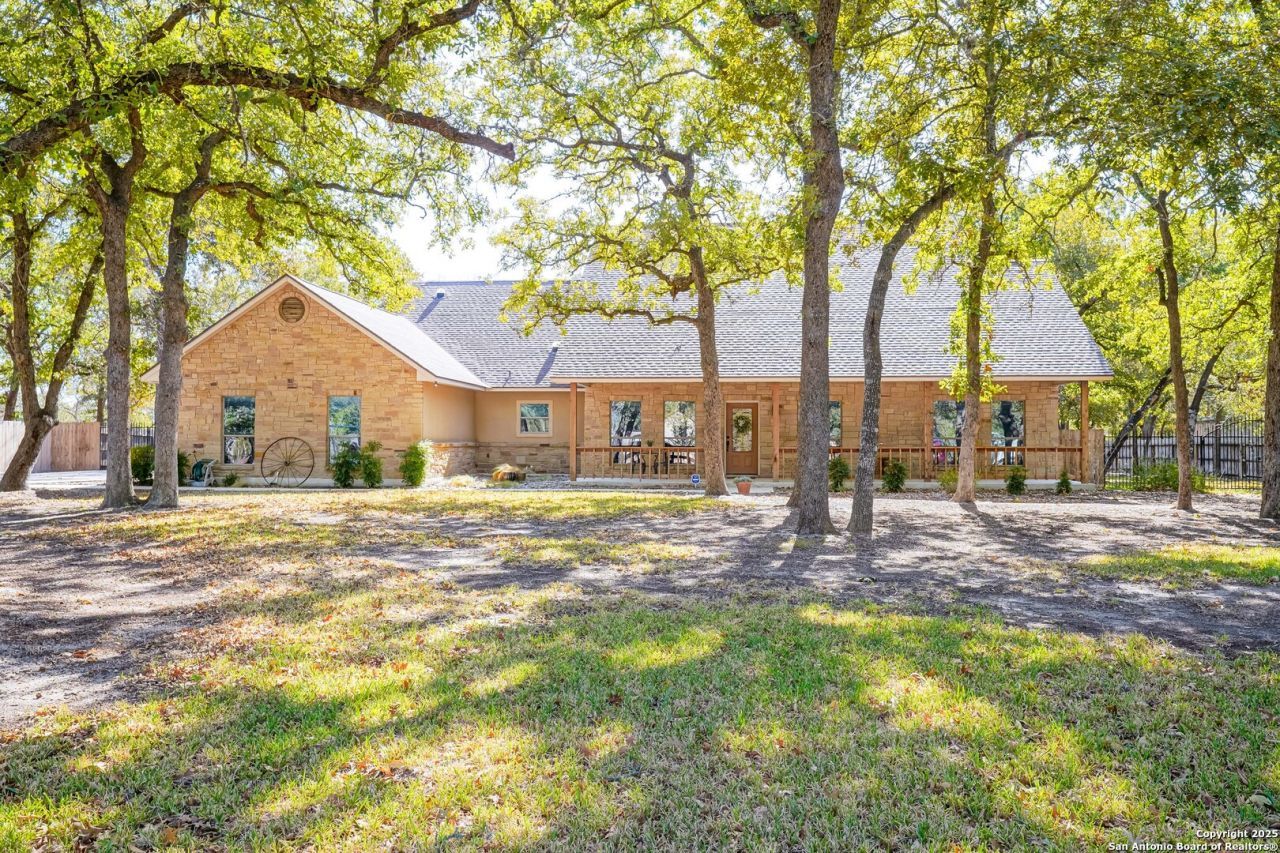 569 Rose Branch Dr, La Vernia, TX 78121 Main Photo