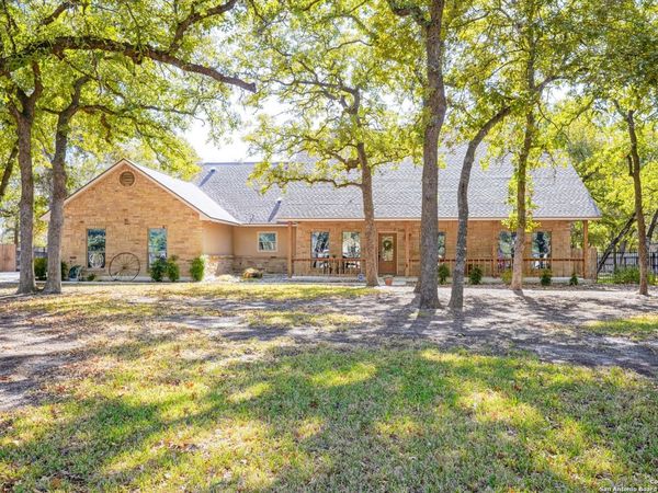569 Rose Branch Dr, La Vernia, TX 78121