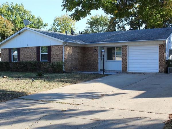 817 Edgehill Drive, Hurst, TX 76053