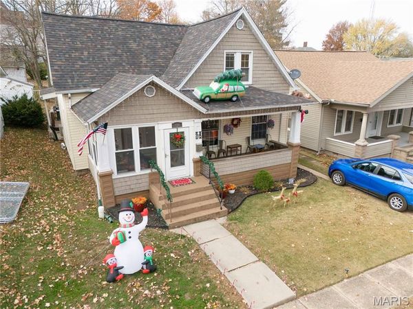 323 S 6th Street, Vandalia, IL 62471