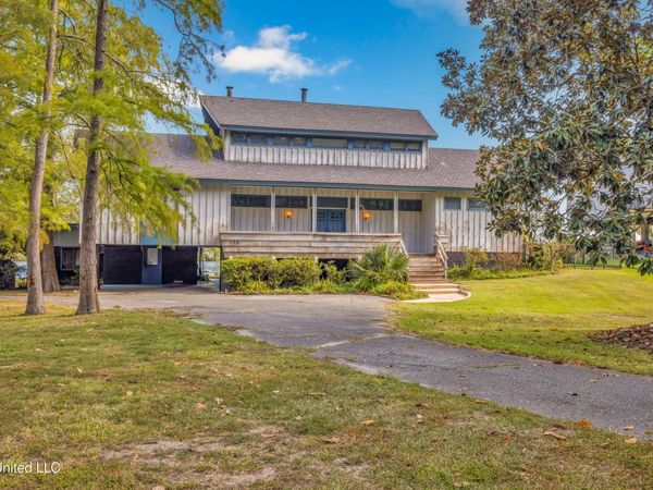 122 Bayou Circle, Gulfport, MS 39507