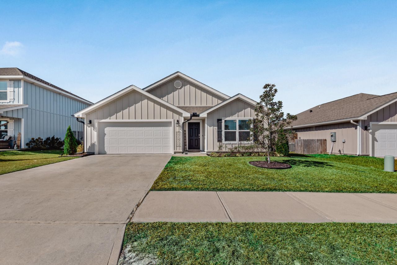 412 Scarborough Street, Crestview, FL 32539 Main Photo