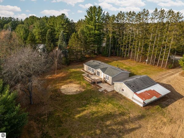 5765 Lund Road, Sw, Fife Lake, MI 49633