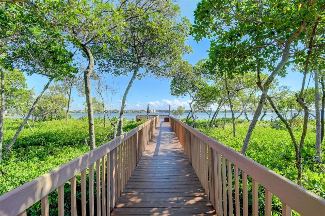 38 S Lakeshore Dr, Hypoluxo, FL 33462 Photo