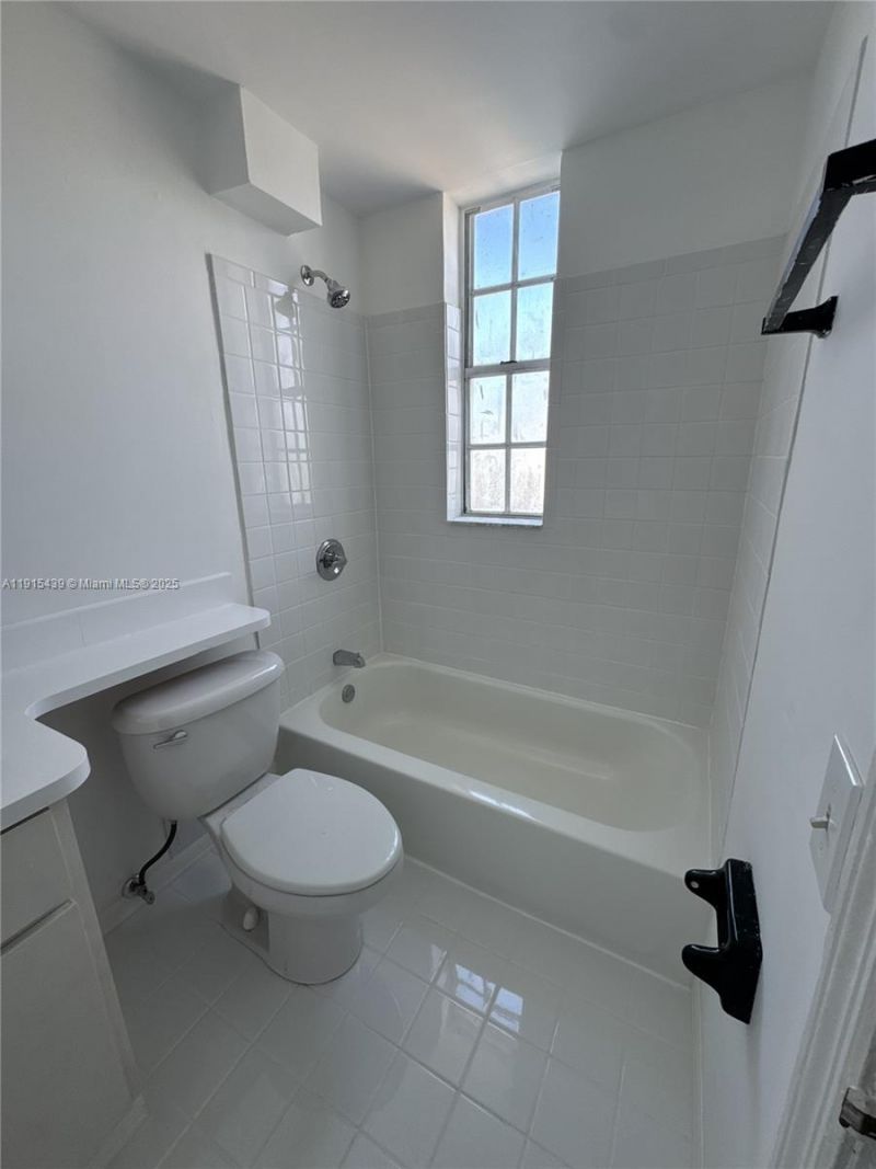 1051 Meridian Ave, Unit 1M, Miami Beach, FL 33139 Photo