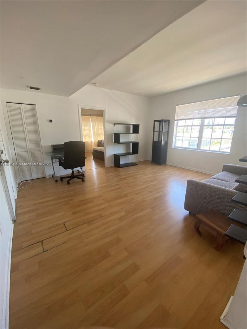 1051 Meridian Ave, Unit 1M, Miami Beach, FL 33139 Photo