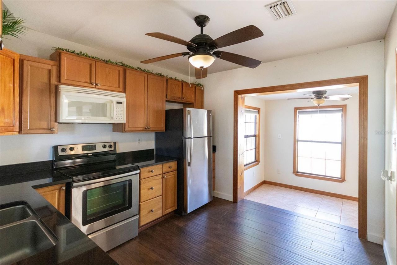 1725 Bradshaw Lane N, Saint Petersburg, FL 33710 Photo