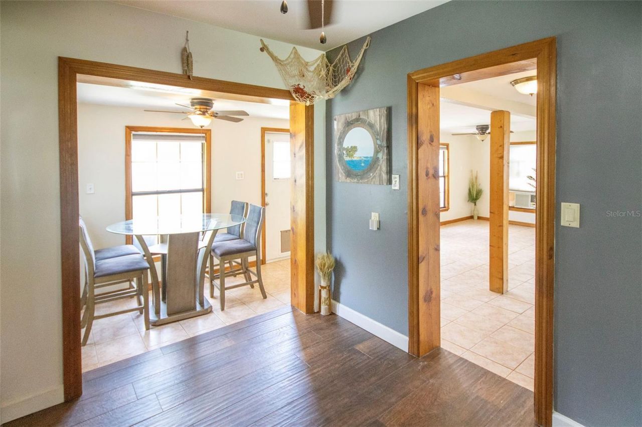 1725 Bradshaw Lane N, Saint Petersburg, FL 33710 Photo