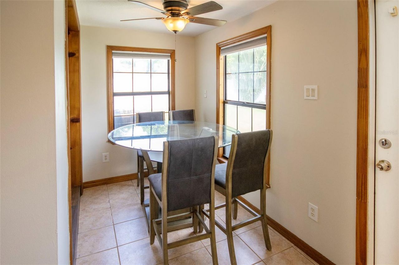 1725 Bradshaw Lane N, Saint Petersburg, FL 33710 Photo