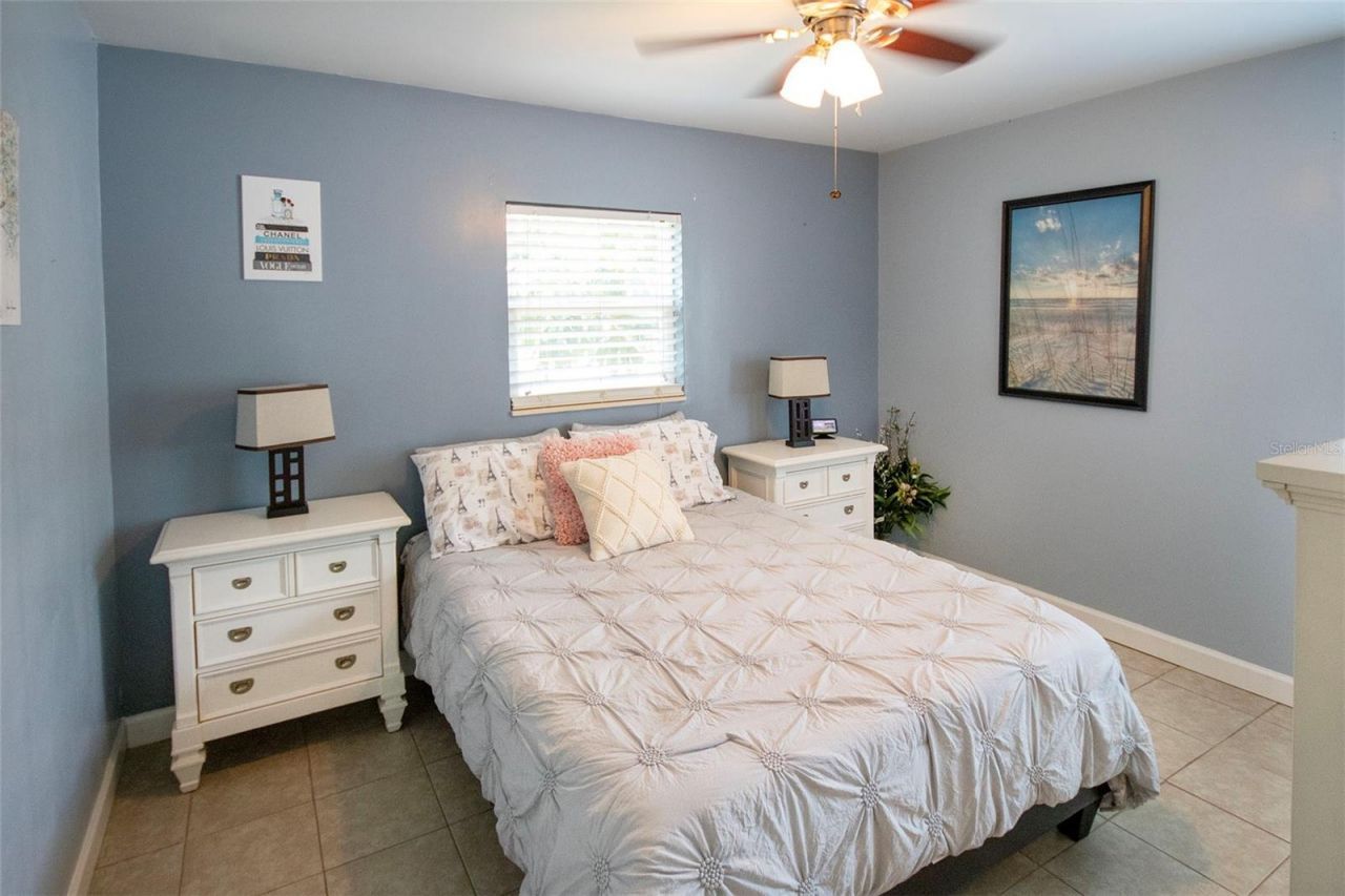 1725 Bradshaw Lane N, Saint Petersburg, FL 33710 Photo