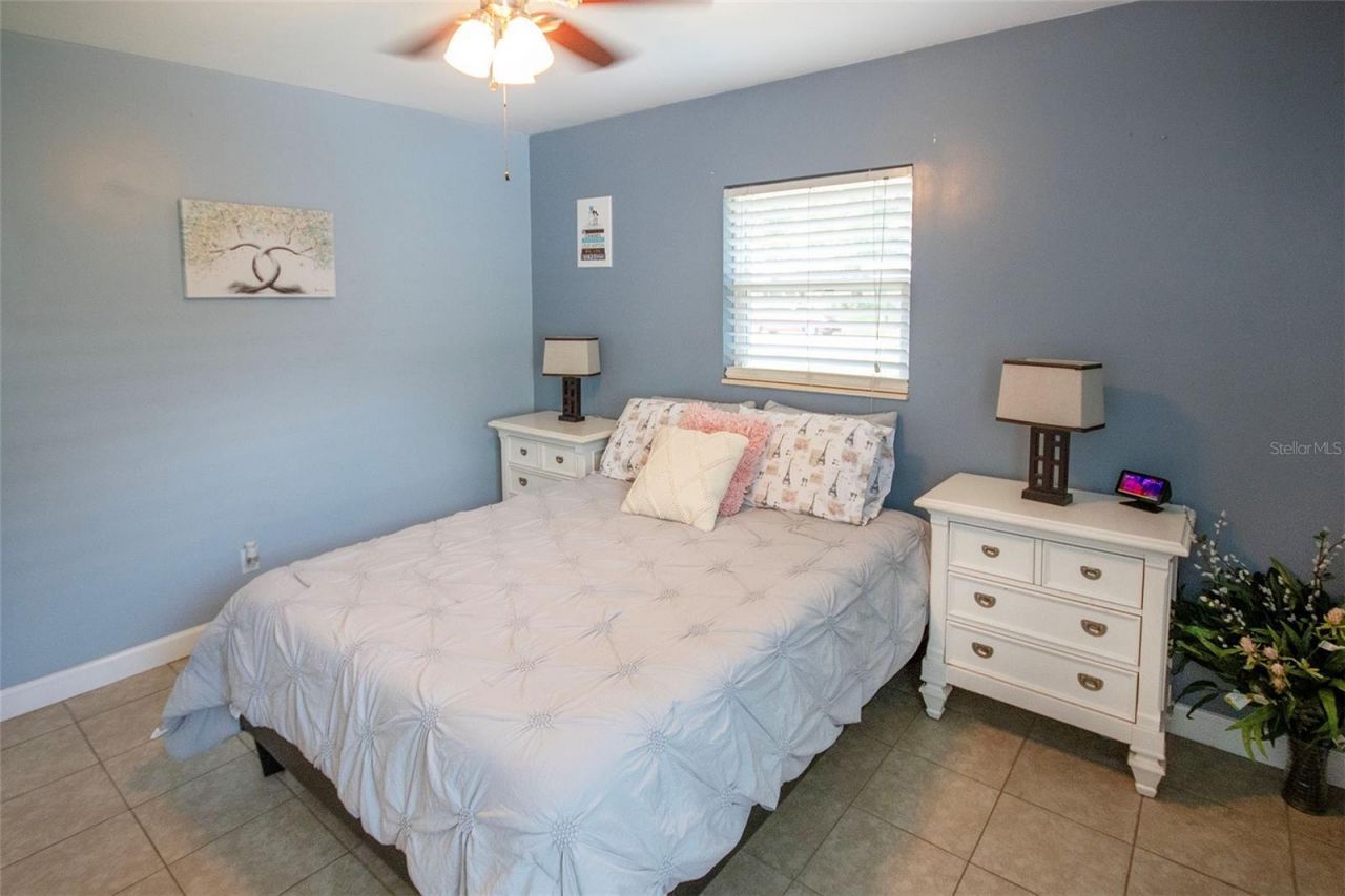 1725 Bradshaw Lane N, Saint Petersburg, FL 33710 Photo