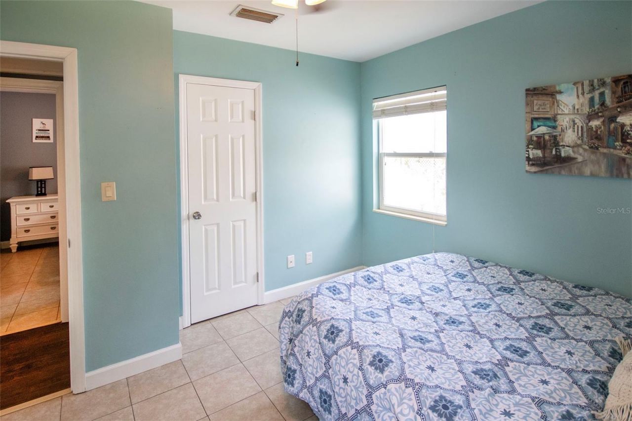 1725 Bradshaw Lane N, Saint Petersburg, FL 33710 Photo