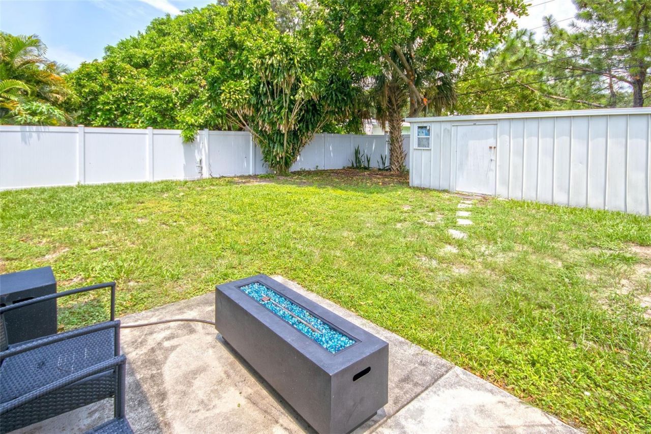 1725 Bradshaw Lane N, Saint Petersburg, FL 33710 Photo