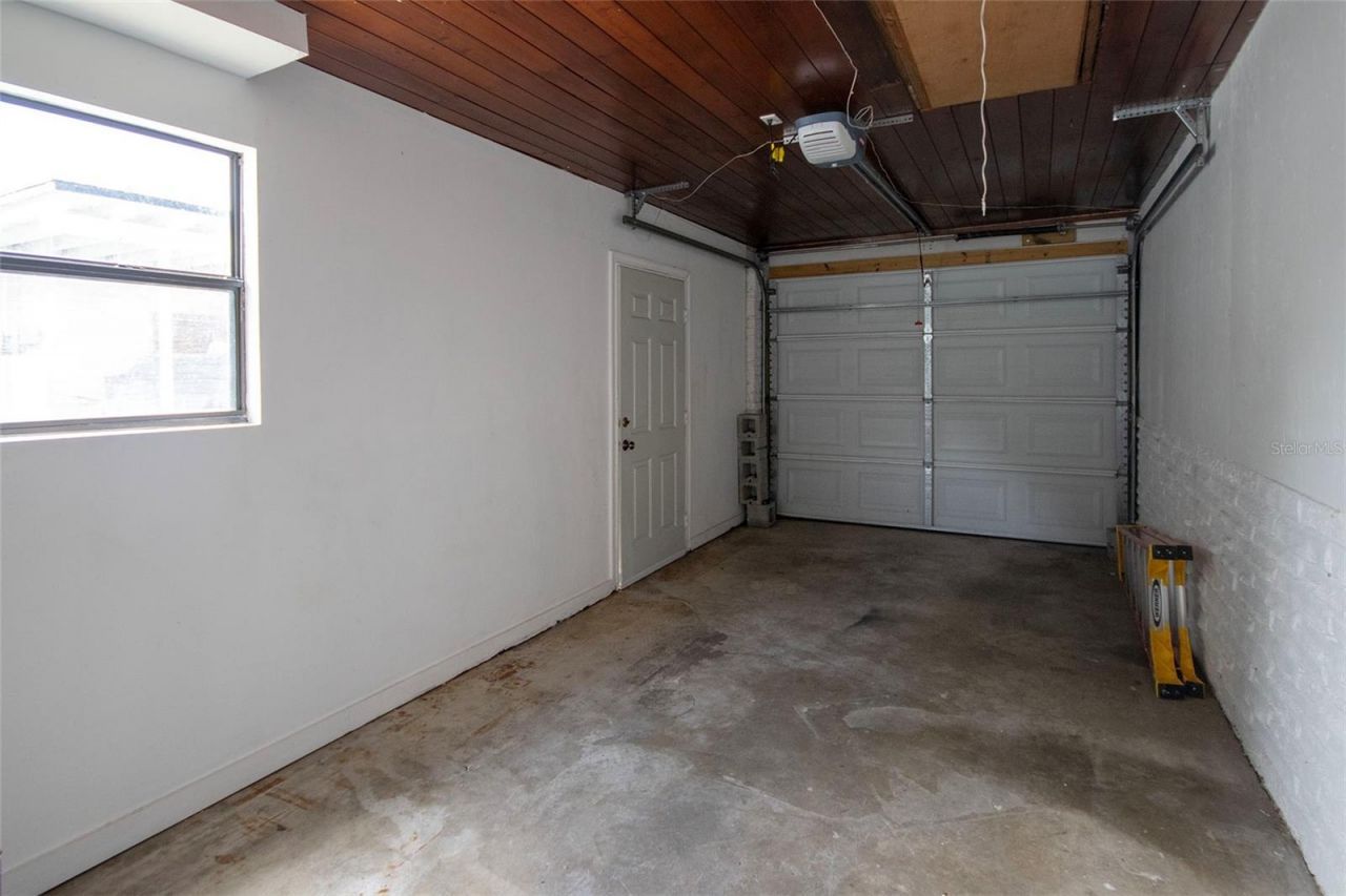 1725 Bradshaw Lane N, Saint Petersburg, FL 33710 Photo