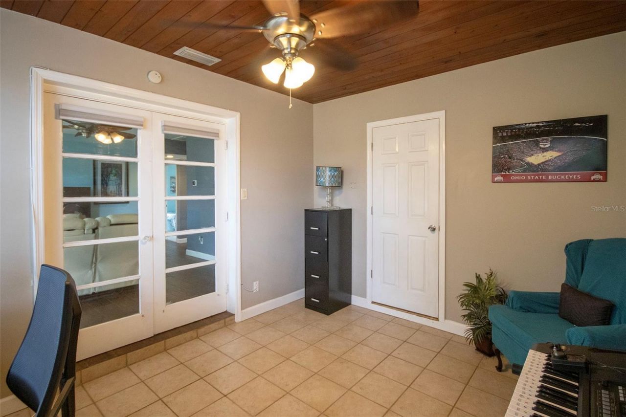 1725 Bradshaw Lane N, Saint Petersburg, FL 33710 Photo