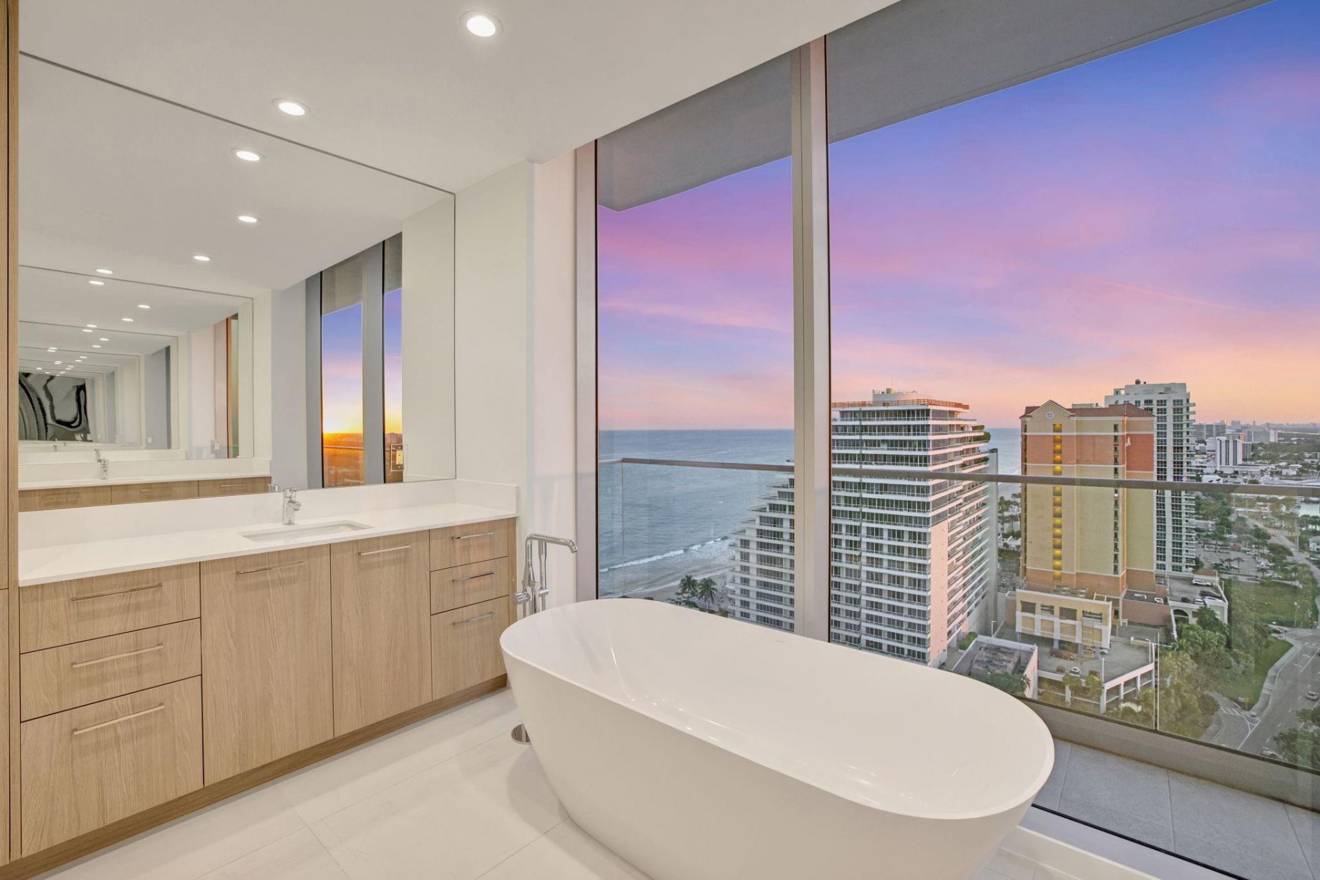 153 N Seabreeze Boulevard, Unit 2202-S, Fort Lauderdale, FL 33304 Photo