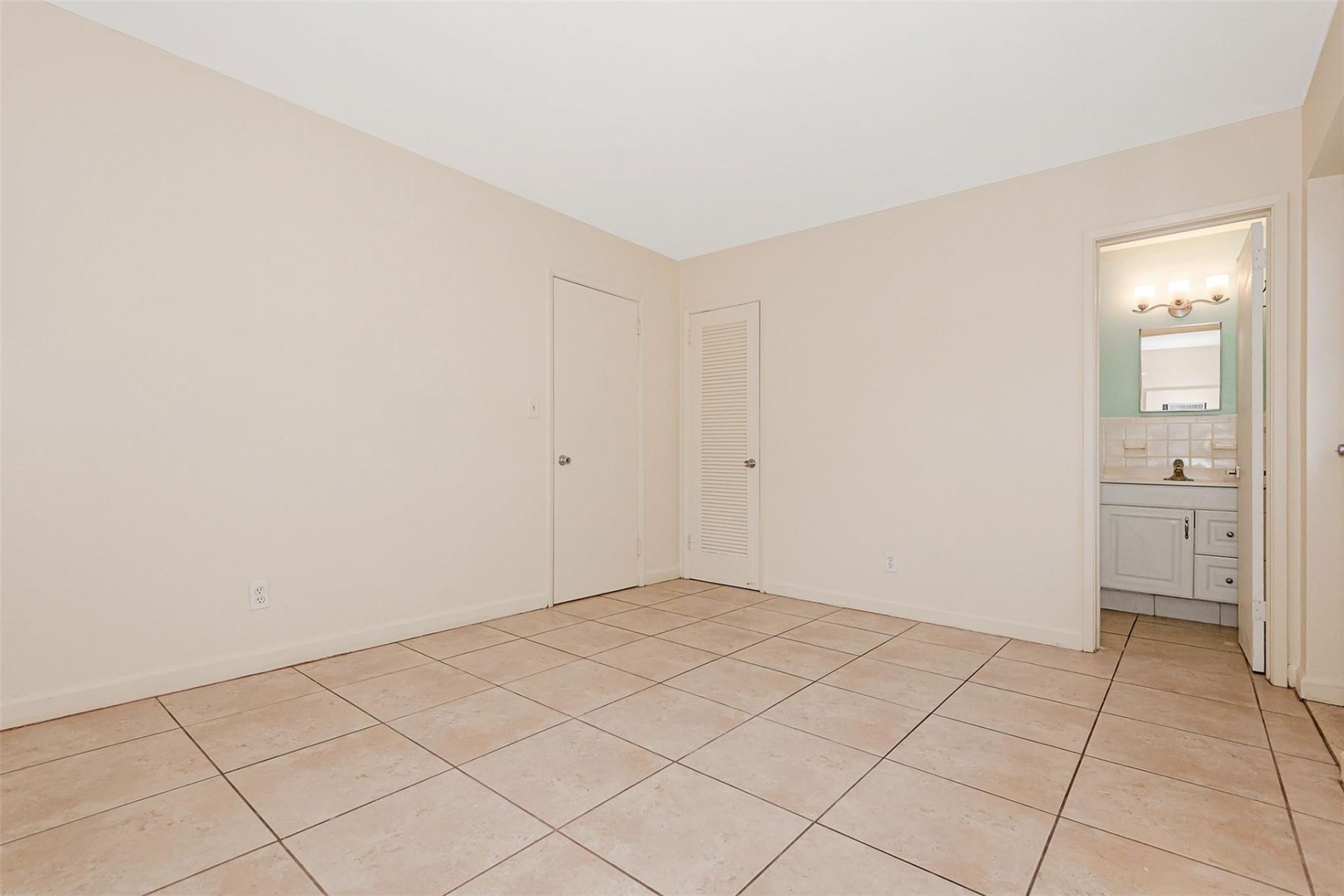 2581 NE 11th Court, Pompano Beach, FL 33062 Photo