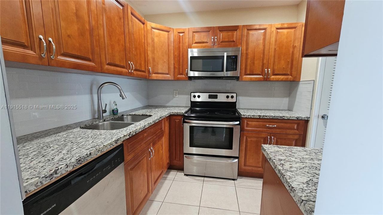 8901 NW 38th Dr, Unit 206, Coral Springs, FL 33065 Photo