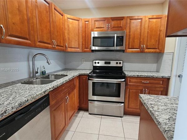 8901 NW 38th Dr, Unit 206, Coral Springs, FL 33065